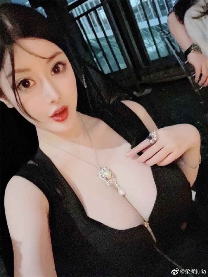 柔柔julia(王祎晨baby)个人资料介绍及图片-3CD