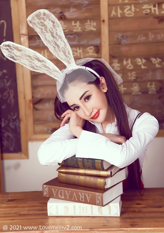 阿依努尔瓦娅个人资料介绍-3CD