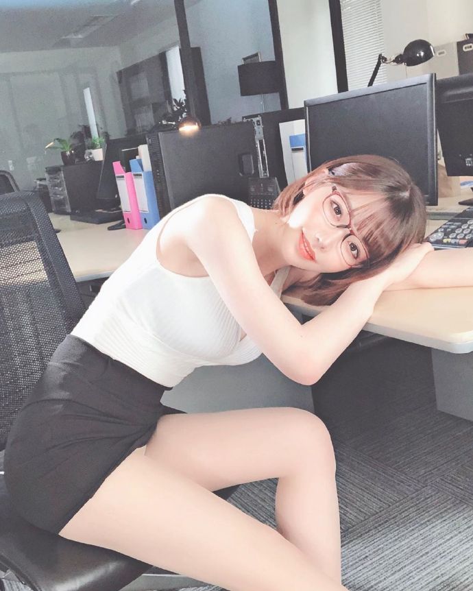 宅男社福利图片[第5期]我就缺这样的女同事！