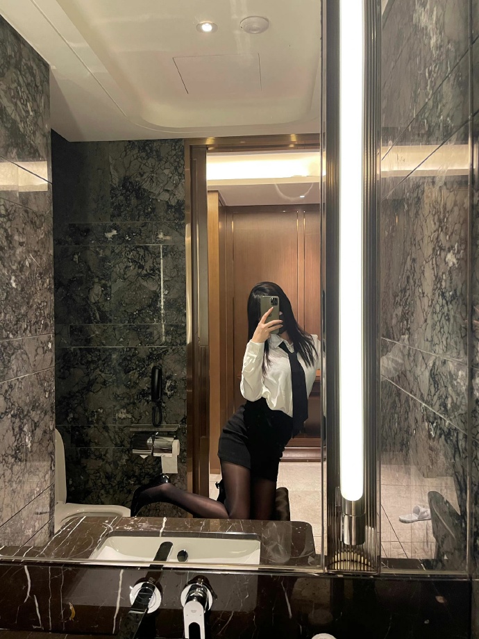 梦里一只喵会员照片，身材曲线爱了爱了
